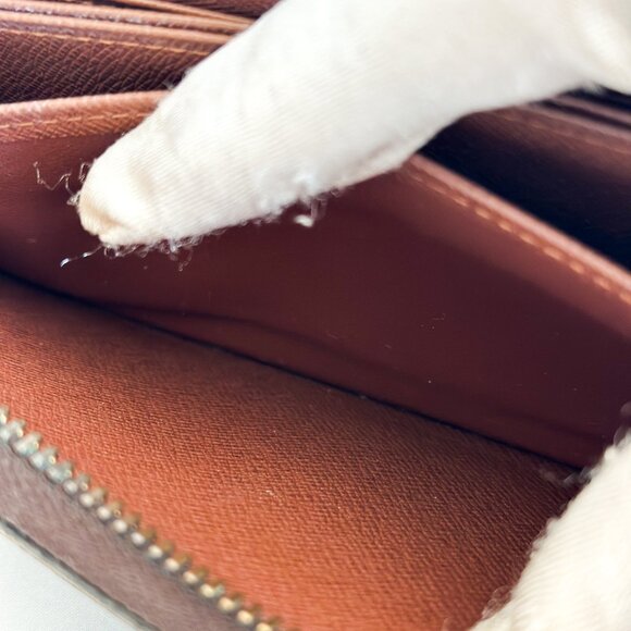 Louis Vuitton Monogram Zippy Wallet - Picture 13 of 16